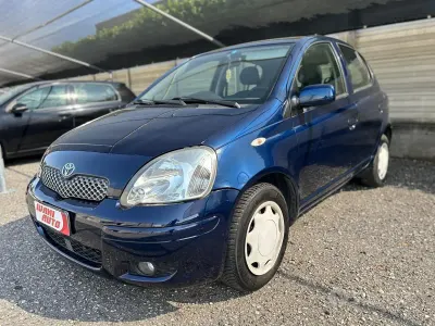 Usata Toyota Yaris 65 CV (47 kW) 2003 Blu Berlina