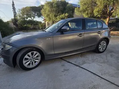 Usata BMW 118 Lifestyle 143 CV (105 kW) 2010 Grigio Utilitaria