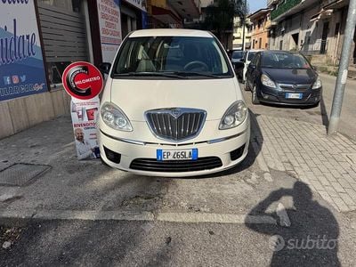 Usata Lancia Musa Gold 77 CV (56 kW) 2012 Bianco Monovolume