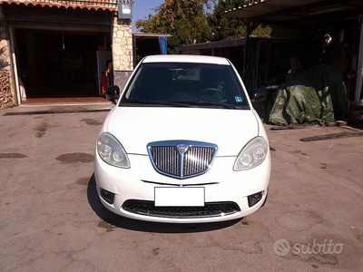 Usata Lancia Ypsilon 69 CV (50 kW) 2012 Bianco Utilitaria