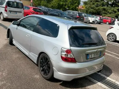 Usata Honda Civic 100 CV (73 kW) 2004 Grigio Berlina