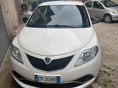 Usata Lancia Ypsilon 69 CV (50 kW) 2012 Bianco Utilitaria