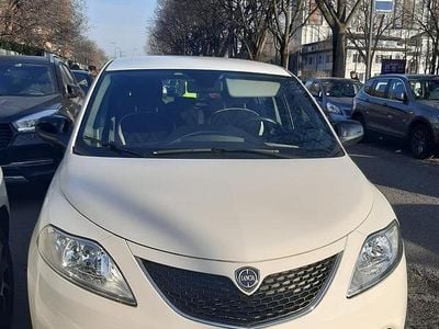 Usata Lancia Ypsilon 69 CV (50 kW) 2019 Bianco Utilitaria
