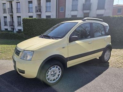 Usado Fiat Panda 4x4 Climbing 60 CV (44 kW) 2006 Amarillo Utilitario