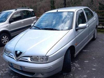 Usata Alfa Romeo 146 103 CV (75 kW) 2000 Grigio Utilitaria