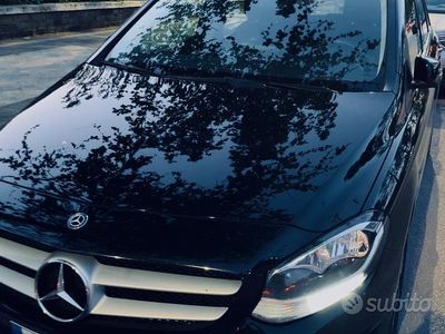 Usata Mercedes B200 136 CV (100 kW) 2017 Nero Monovolume