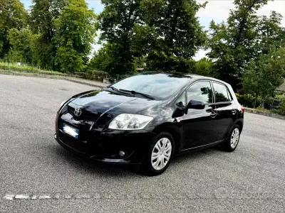 Usata Toyota Auris 90 CV (66 kW) 2010 Nero Utilitaria