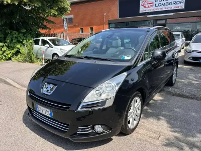 Usata Peugeot 5008 Family 111 CV (81 kW) 2011 Nero Monovolume