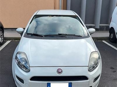 Bianco Usata 2012 Fiat Grande Punto Utilitaria | 2800 € (Ottimo prezzo)