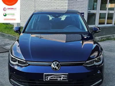 Usata VW Golf VIII 150 CV (110 kW) 2020 Blu/azzurro Berlina