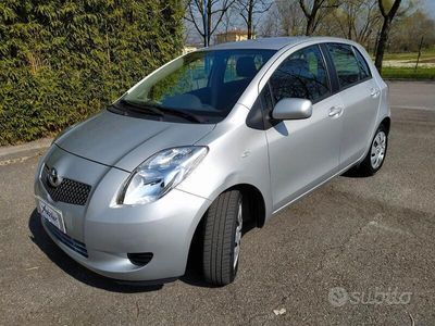 usata Toyota Yaris 1.0 vvt-i SOL 5 PORTE NEOPATENTI OK