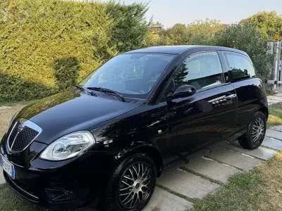 Usata Lancia Ypsilon 75 CV (55 kW) 2008 Nero Utilitaria