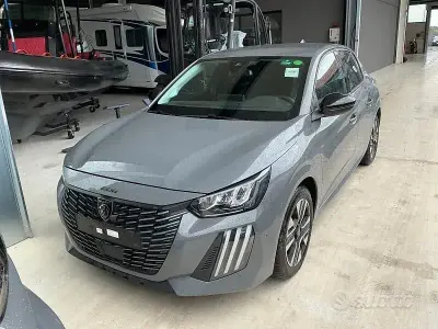 Usata Peugeot 208 Allure 101 CV (74 kW) 2025 Grigio Utilitaria