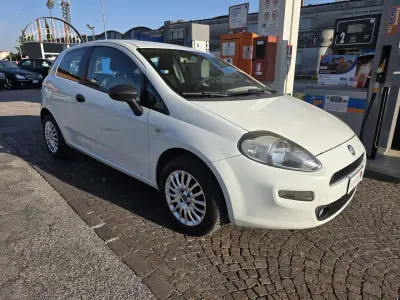 Usata Fiat Grande Punto 75 CV (55 kW) 2010 Bianco Utilitaria