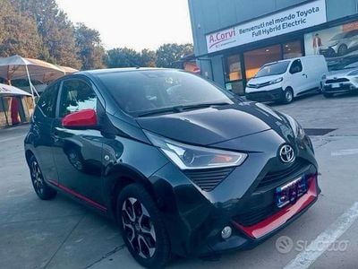 Usata Toyota Aygo 72 CV (52 kW) 2019 Grigio Utilitaria