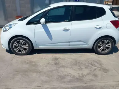 Usata Kia Venga 90 CV (66 kW) 2015 Bianco Utilitaria