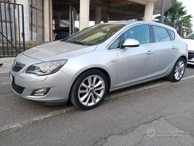 Usata Opel Astra Cosmo 125 CV (91 kW) 2010 Grigio Berlina