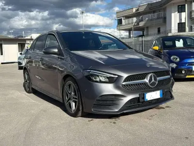 Usata Mercedes B180 Premium 116 CV (85 kW) 2022 Grigio Monovolume