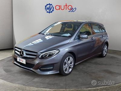Usata Mercedes B180 109 CV (80 kW) 2017 Grigio Monovolume