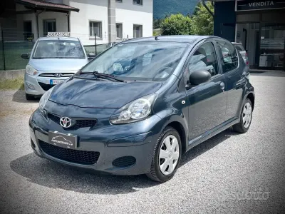 Usata Toyota Aygo 68 CV (50 kW) 2010 Grigio Utilitaria