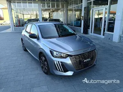 Usata Peugeot 208 Allure 101 CV (74 kW) 2025 Grigio Utilitaria