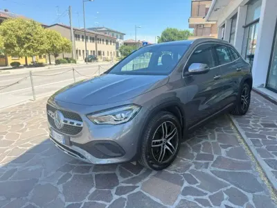 Usata Mercedes GLA200 150 CV (110 kW) 2022 Grigio SUV