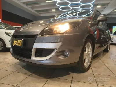 Usata Renault Scénic Dynamique 110 CV (80 kW) 2010 Grigio Monovolume
