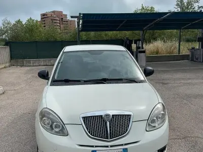 Usata Lancia Ypsilon 69 CV (50 kW) 2012 Bianco Utilitaria