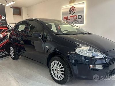 Usado Fiat Punto 77 CV (56 kW) 2016 Negro Utilitario