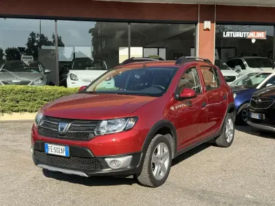 Usata Dacia Sandero Prestige 90 CV (66 kW) 2016 Arancione Berlina
