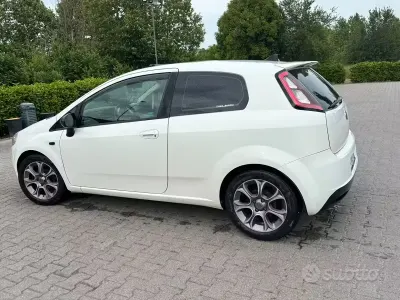 Occasion Fiat Grande Punto 77 ch (56 kW) 2009 Blanc Citadine
