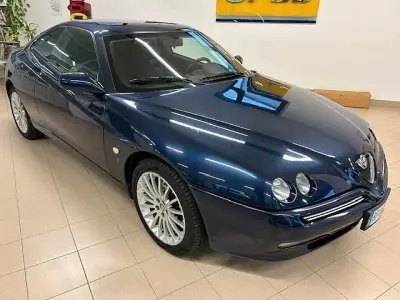 Begagnad Alfa Romeo GTV 144 HK (105 kW) 1999 Blå Sportkupé