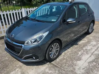 Usata Peugeot 208 Active 82 CV (60 kW) 2016 Grigio Utilitaria