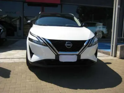 Usata Nissan Qashqai N-Connecta 140 CV (102 kW) 2023 White pearl/black SUV