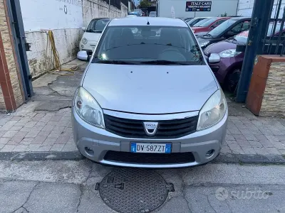 Usata Dacia Sandero 75 CV (55 kW) 2009 Grigio Berlina