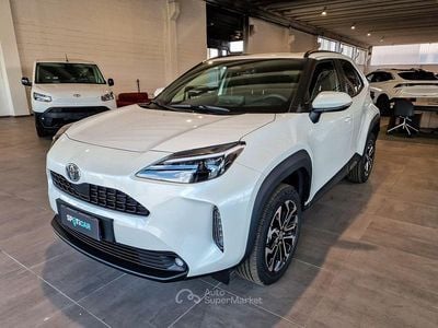 Nuova Toyota Yaris Hybrid Trend 131 CV (96 kW) 2026 Bianco Berlina