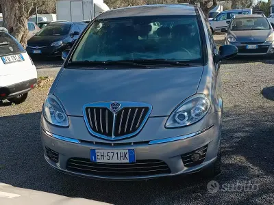 Usata Lancia Musa 95 CV (69 kW) 2011 Grigio Monovolume