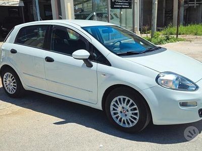 Usata Fiat Punto Lounge 85 CV (62 kW) 2012 Bianco Utilitaria