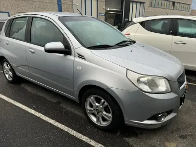 Usata Chevrolet Aveo LS 84 CV (61 kW) 2011 Argento Berlina
