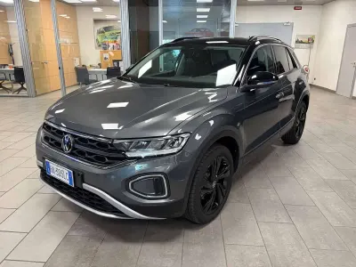 Usata VW T-Roc Sportline 116 CV (85 kW) 2025 Grigio scuro metallizzato SUV
