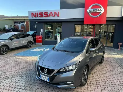 Usata Nissan Leaf N-Connecta 89 kW (122 CV) 2021 Dark metal grey Utilitaria