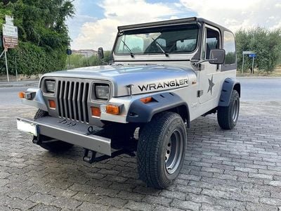 Usata Jeep Wrangler Laredo 103 CV (75 kW) 1990 Grigio SUV
