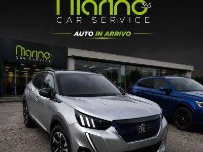 Usata Peugeot 2008 GT 131 CV (96 kW) 2021 Grigio chiaro SUV
