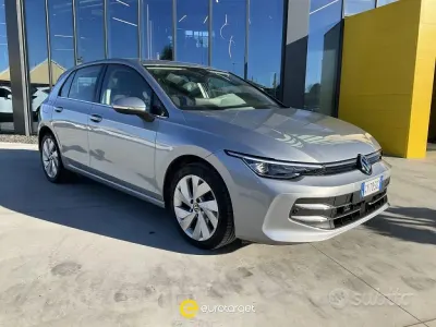 Usata VW Golf VIII Style 150 CV (110 kW) 2025 Grigio Berlina