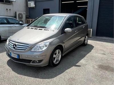 Begagnad Mercedes B200