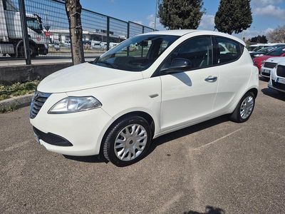 Usata Lancia Ypsilon Gold 69 CV (50 kW) 2012 Bianco Utilitaria