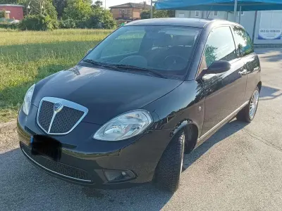 Usata Lancia Ypsilon 60 CV (44 kW) 2007 Nero Utilitaria