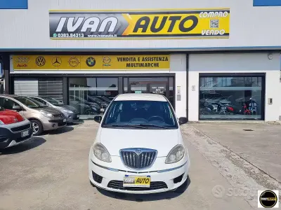 Usado Lancia Musa 77 CV (56 kW) 2012 Blanco Monovolumen