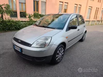 Occasion Ford Fiesta 75 PK (55 kW) 2005 Grijs Hatchback