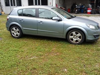 Usata Opel Astra 90 CV (66 kW) 2006 Argento Berlina